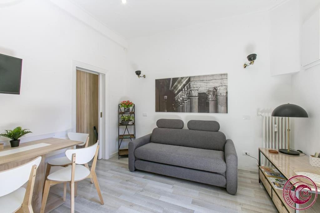 C M Il Balcone Di Galatea Apartment